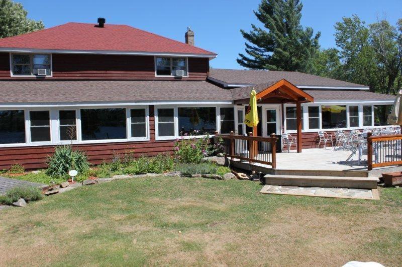 Red Umbrella Inn Minden Hills 外观 照片