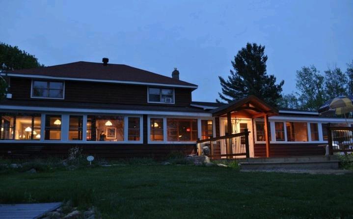 Red Umbrella Inn Minden Hills 外观 照片
