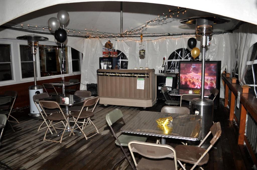 Red Umbrella Inn Minden Hills 外观 照片