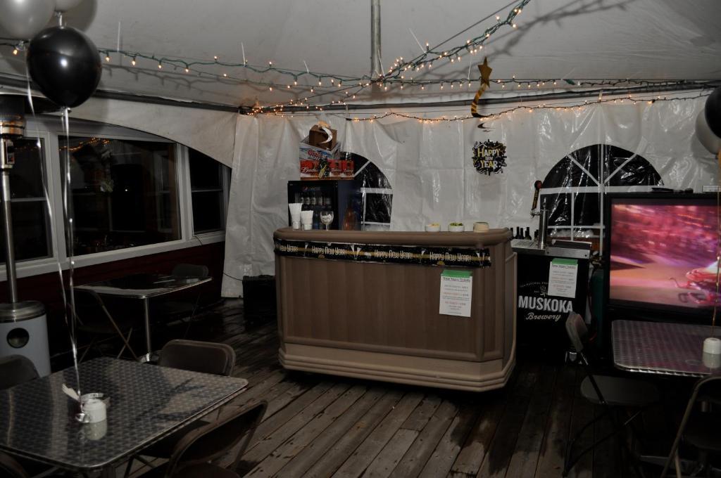 Red Umbrella Inn Minden Hills 外观 照片